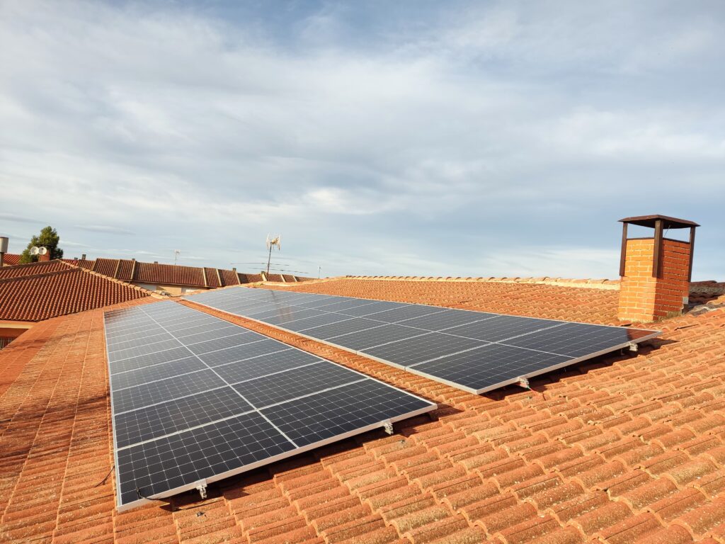 IES Alonso Ercilla de Ocaña (Toledo Potencia: 26,4 kWp (48 paneles de 550 W)